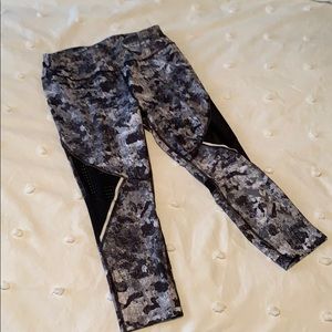 Workout capris pants